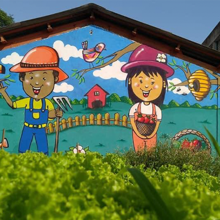 Crianças inauguram horta comunitária ao som de Cio da Terra, de Milton Nascimento, ballet e workshop de grafitagem